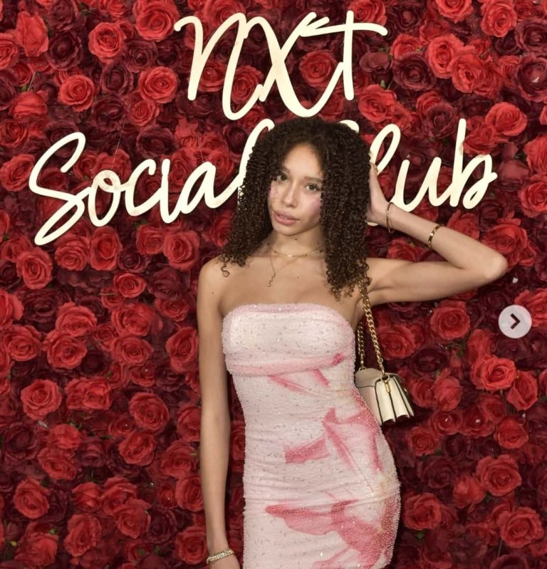 Anis Sienna Biography, Age: Family, Ethnicity, Height, Boyfriend, Net Worth
