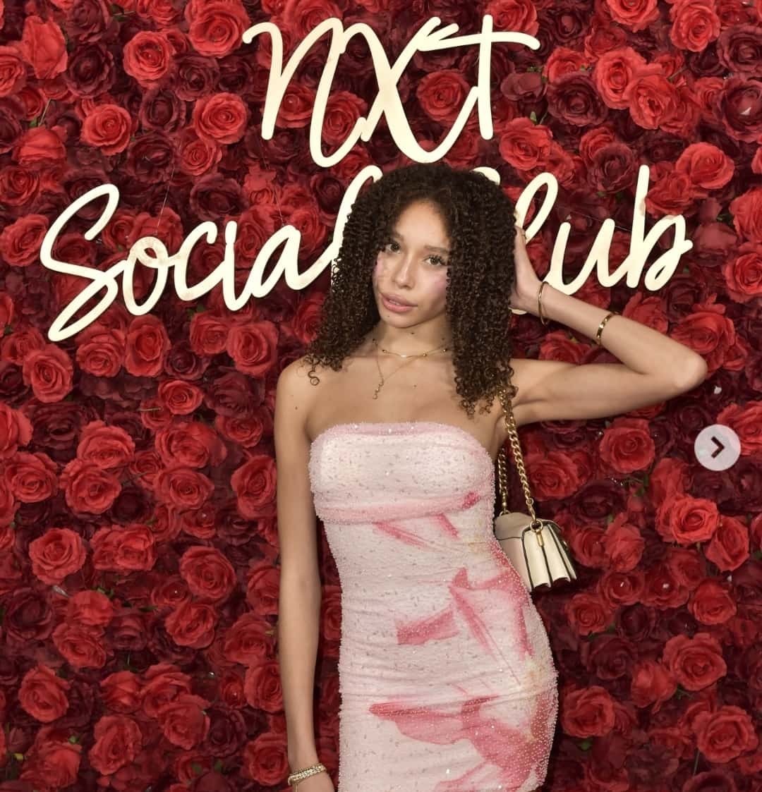 Anis Sienna Biography, Age: Family, Ethnicity, Height, Boyfriend, Net Worth